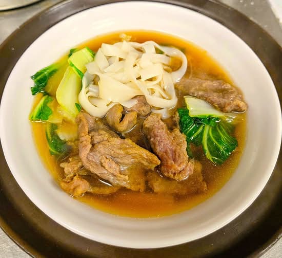 Beef rice noodle soup   牛汤河